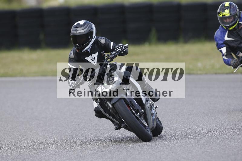 /Archiv-2025/09 22.04.2025 Cornu Master School ADR/gruen-vert/29